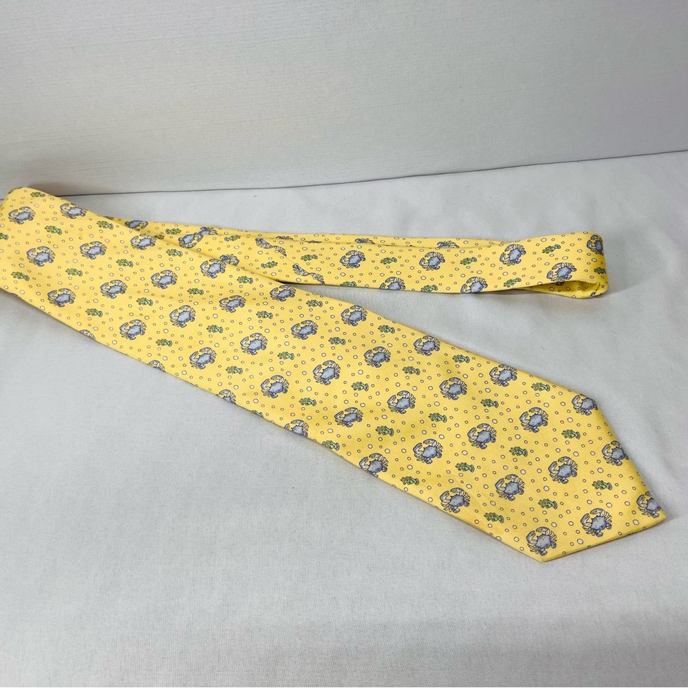 Vineyard‎ Vines Yellow and Gray Silk Tie with Crab Pattern